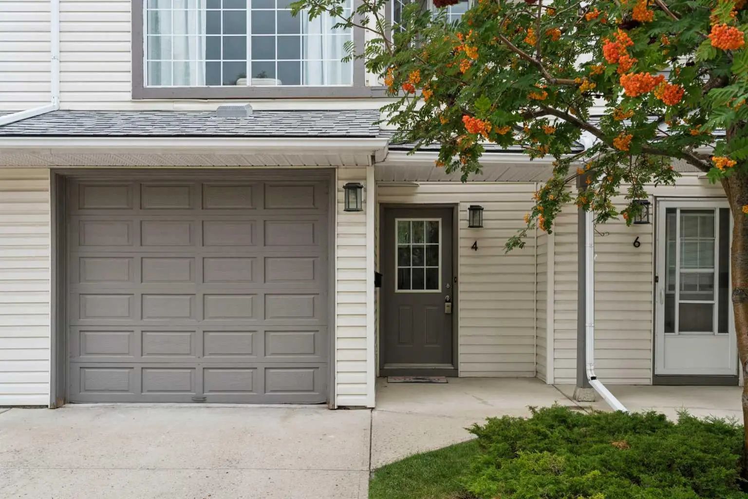 4 Kingsland Villas Southwest, Calgary – Residential Row/Townhouse Listing Photo 3