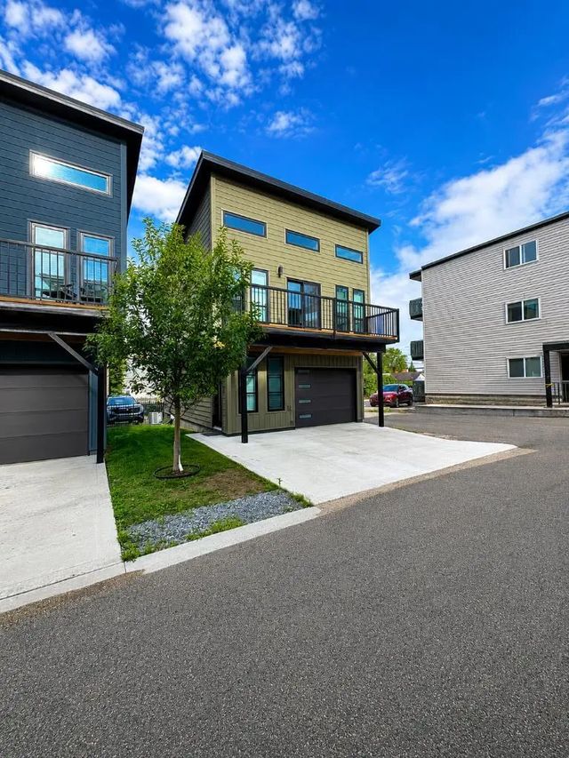 14 5110 48a Avenue , Camrose