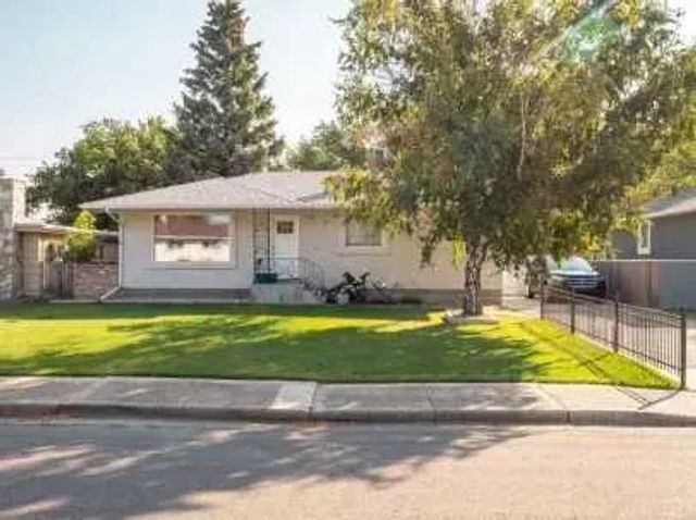 2 1131 28a Street S, Lethbridge