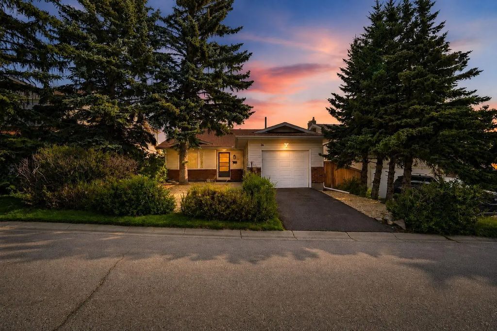36 Coach Manor Rise Sw, Calgary