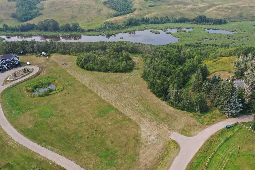  303 Avenue W, Rural Foothills County