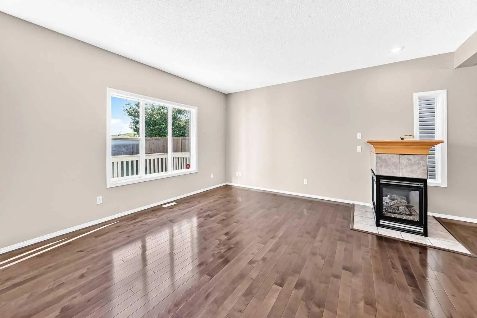 16 Royal Birch Rise Northwest, Calgary – Residential Detached Listing Photo 11