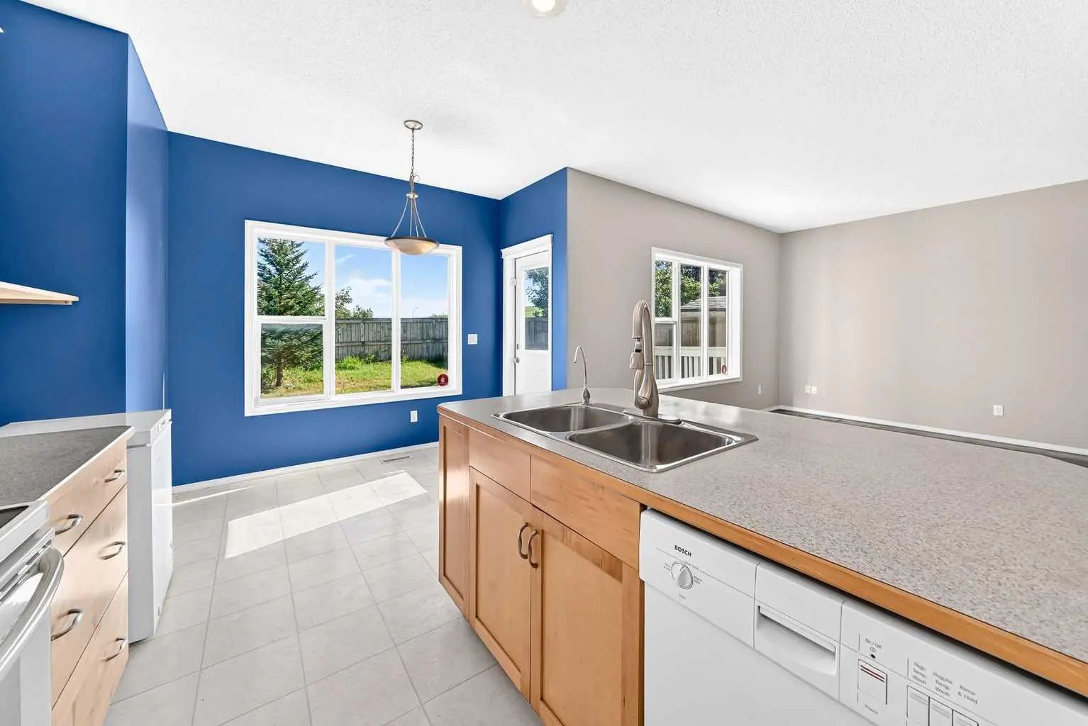 16 Royal Birch Rise Northwest, Calgary – Residential Detached Listing Photo 17