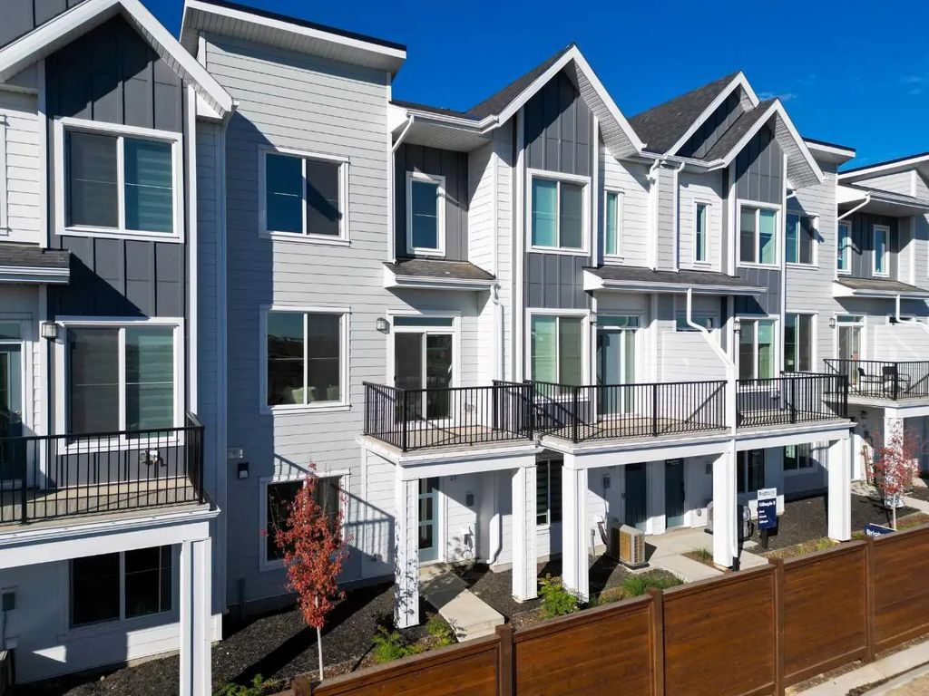 205 4115 206 Avenue Se, Calgary