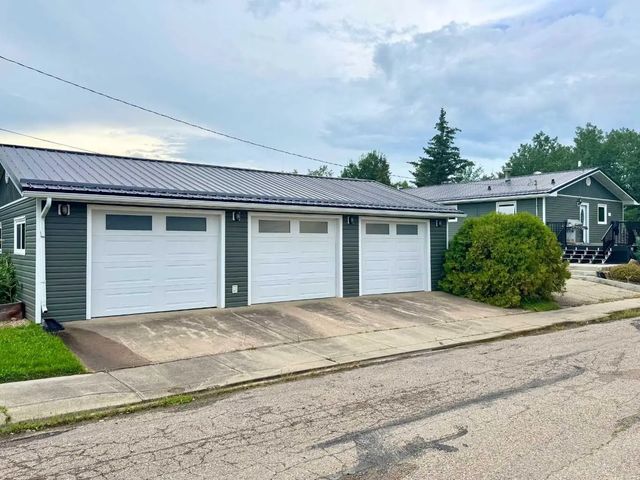 510 4 Street E.  , McLennan