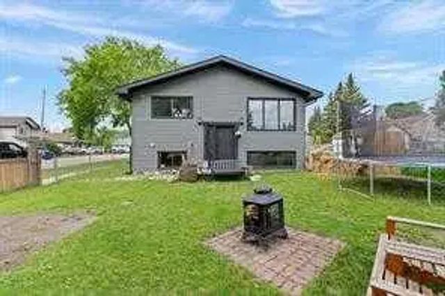 14 2 Avenue S, Hay Lakes