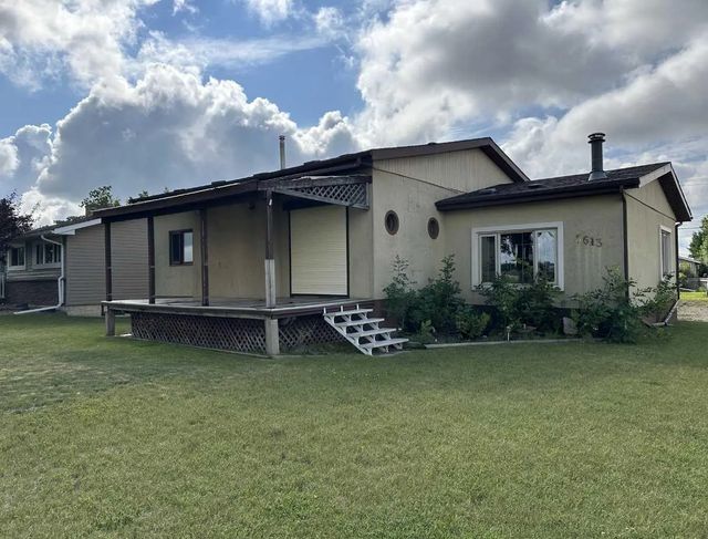 5613 48 Avenue , Ponoka