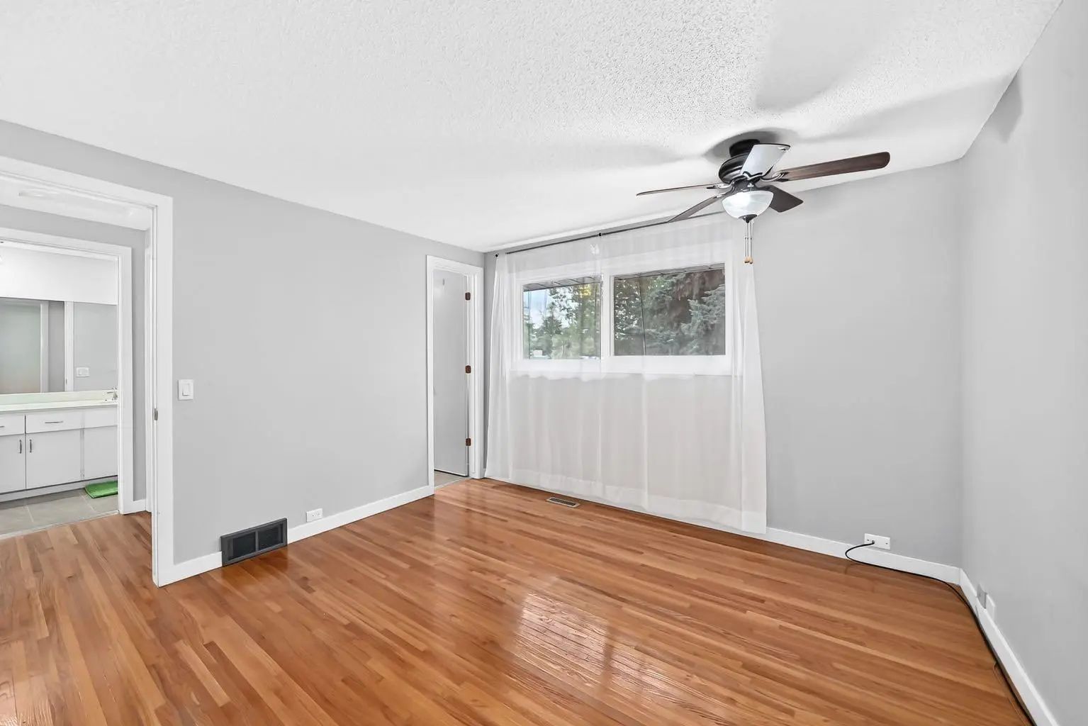 1008 Cantabrian Drive Southwest, Calgary – Residential Detached Listing Photo 10