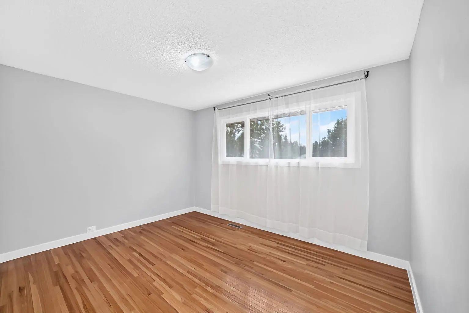 1008 Cantabrian Drive Southwest, Calgary – Residential Detached Listing Photo 14