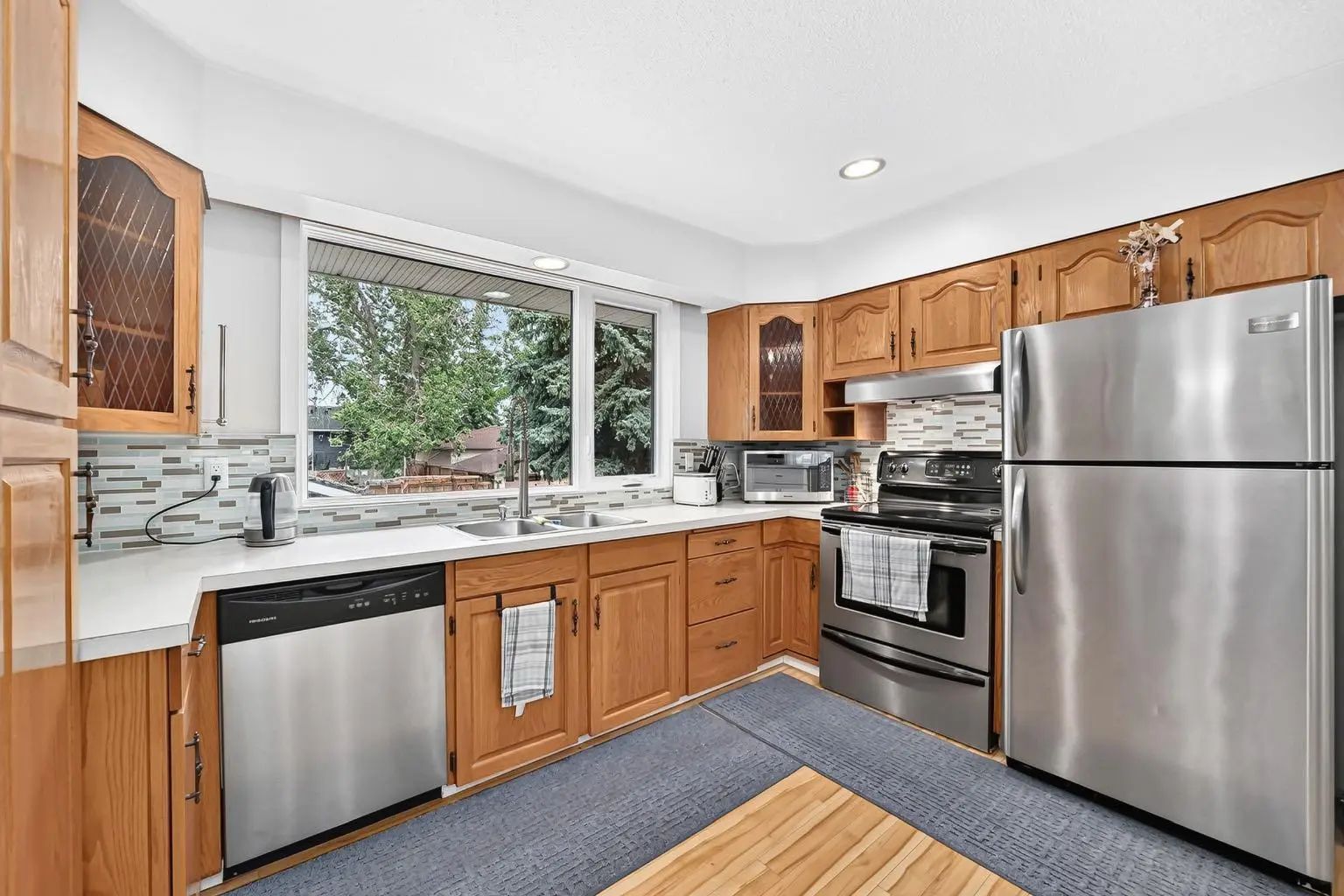 1008 Cantabrian Drive Southwest, Calgary – Residential Detached Listing Photo 3