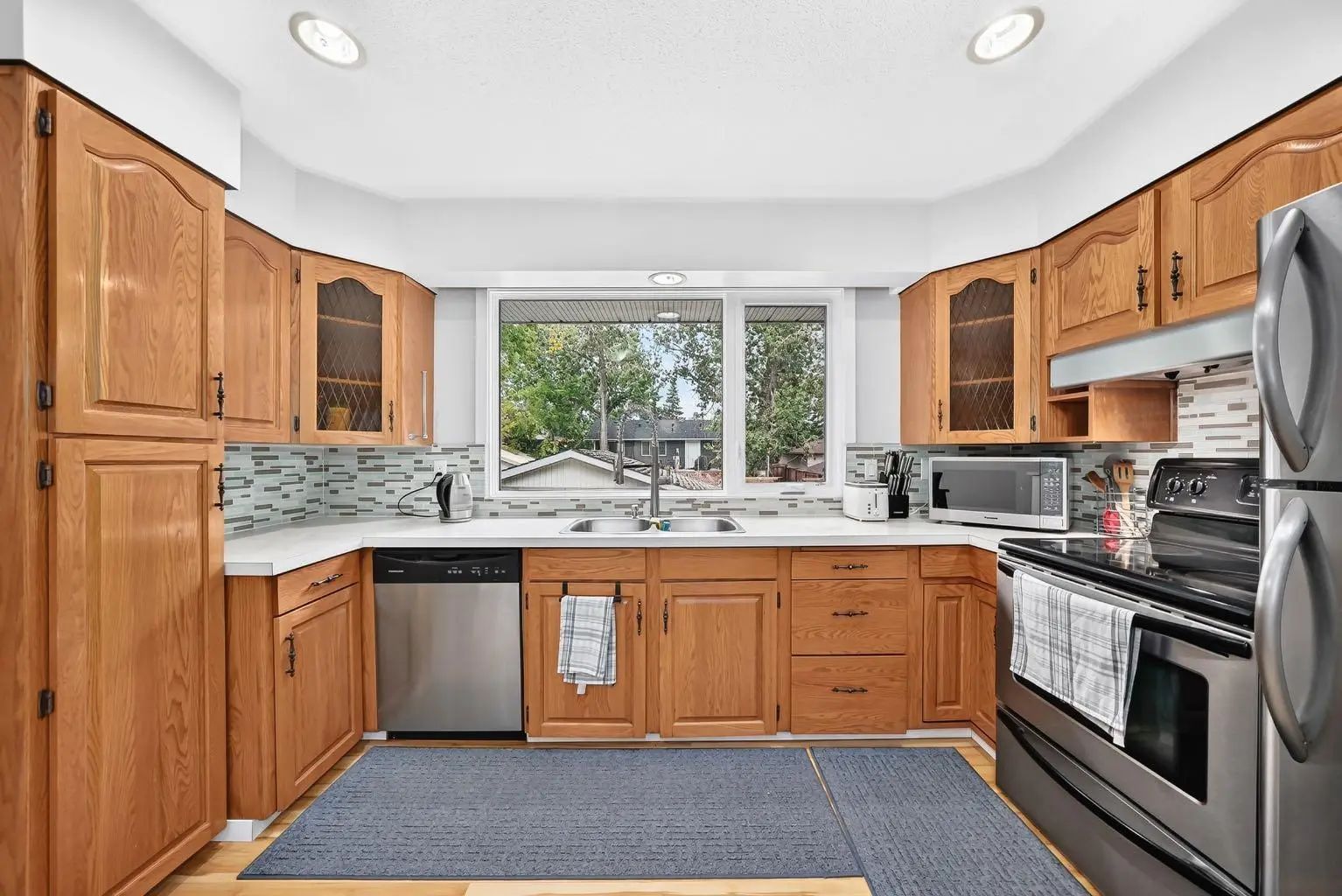 1008 Cantabrian Drive Southwest, Calgary – Residential Detached Listing Photo 4