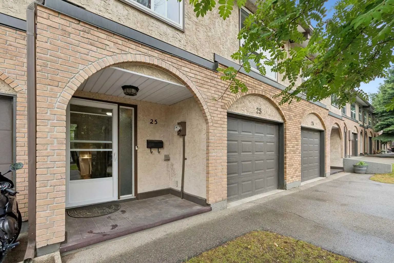 25 1011 Canterbury Drive Southwest, Calgary – Residential Row/Townhouse Listing Photo 4