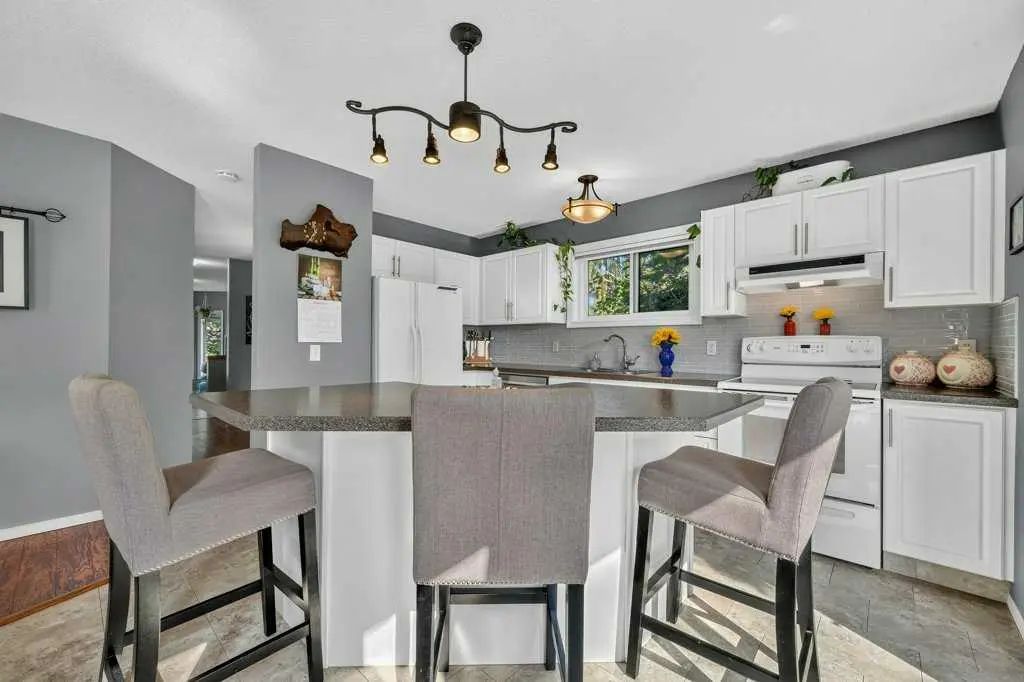 83 Millrise Crescent Sw Calgary Alberta T2Y 2E4 Millrise Details