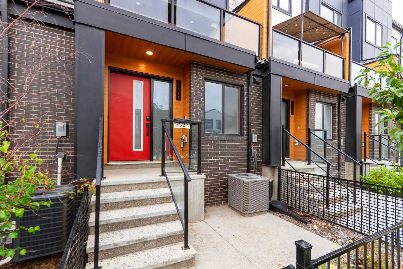 8524 21 Avenue Southeast, Calgary – Residential Row/Townhouse Listing Photo 4