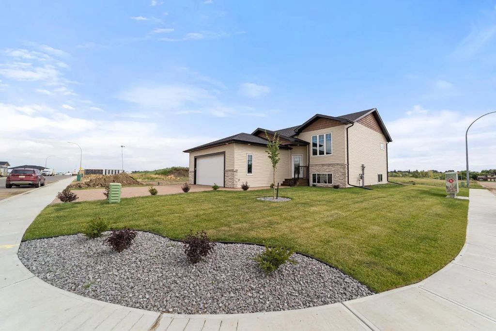 5737 55 Avenue , Camrose