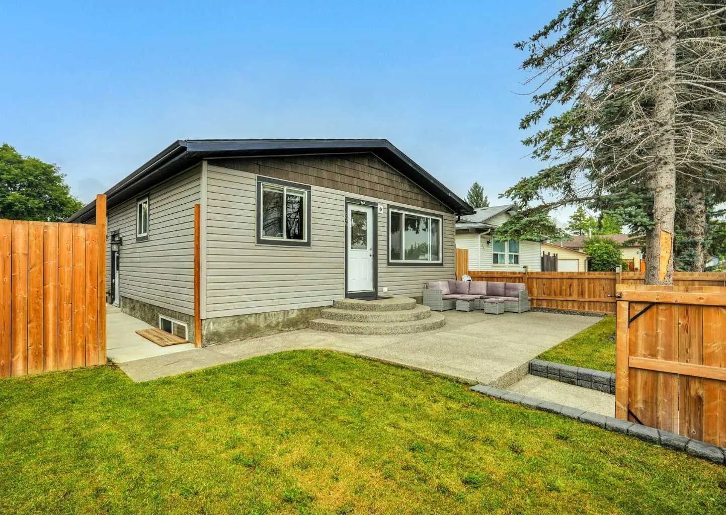 896 Rundlecairn Way Northeast, Calgary – Residential Detached Listing Photo 2