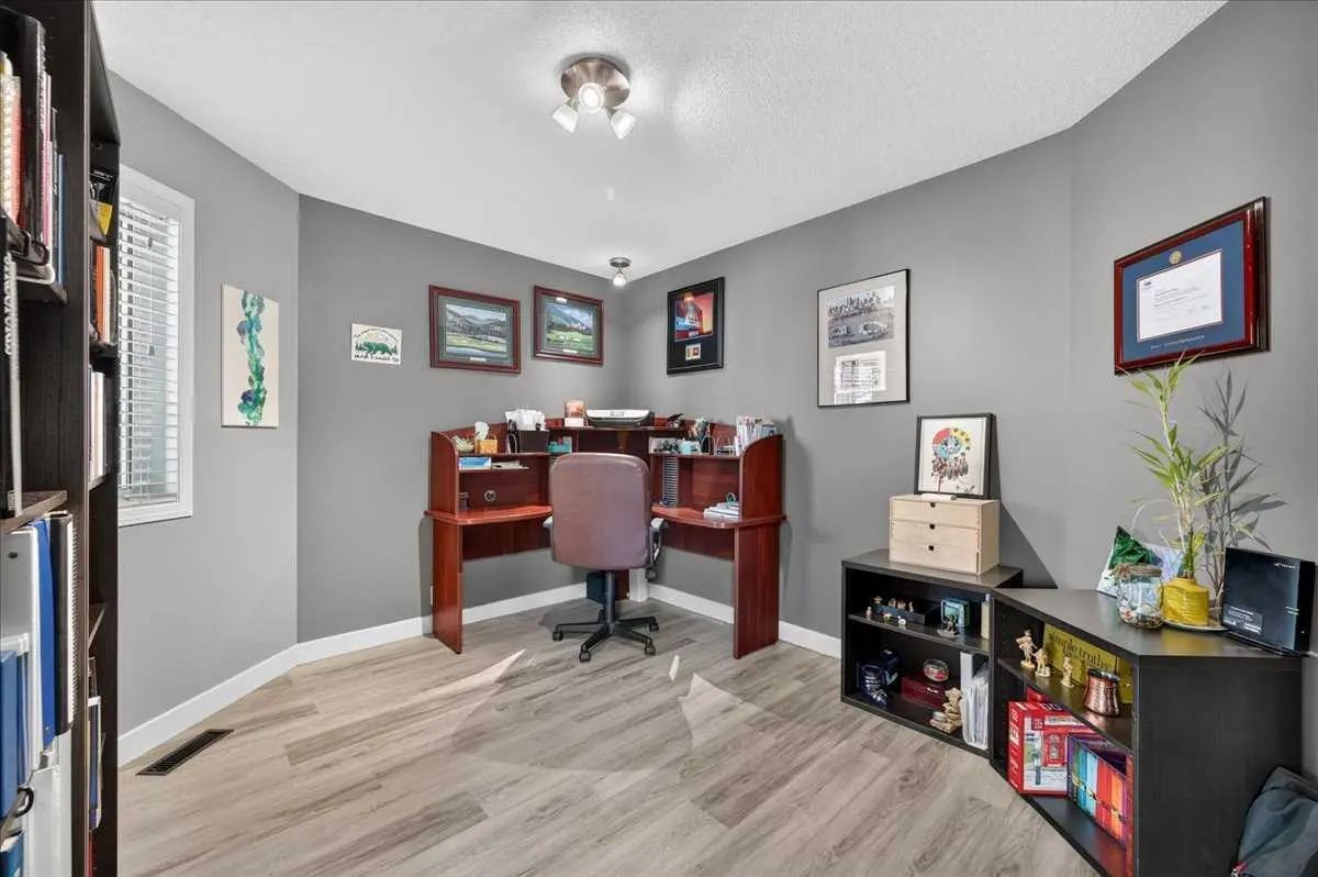 212 Cresthaven Place Southwest, Calgary – Residential Detached Listing Photo 25