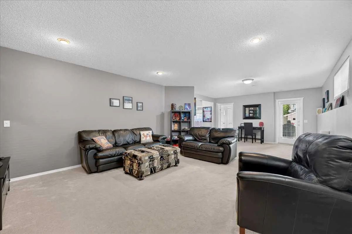212 Cresthaven Place Southwest, Calgary – Residential Detached Listing Photo 31