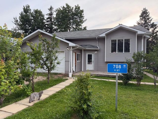 708 6 Street , Smith