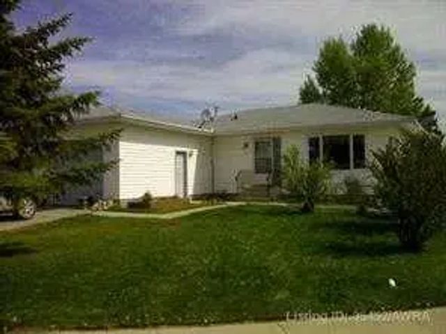 806 8 Avenue , Fox Creek
