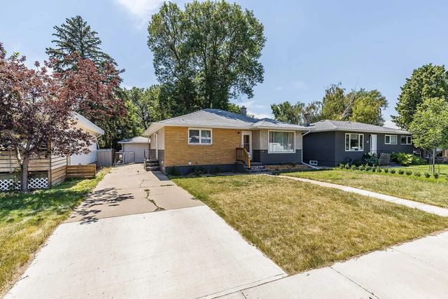 549 2 Street Nw, Medicine Hat