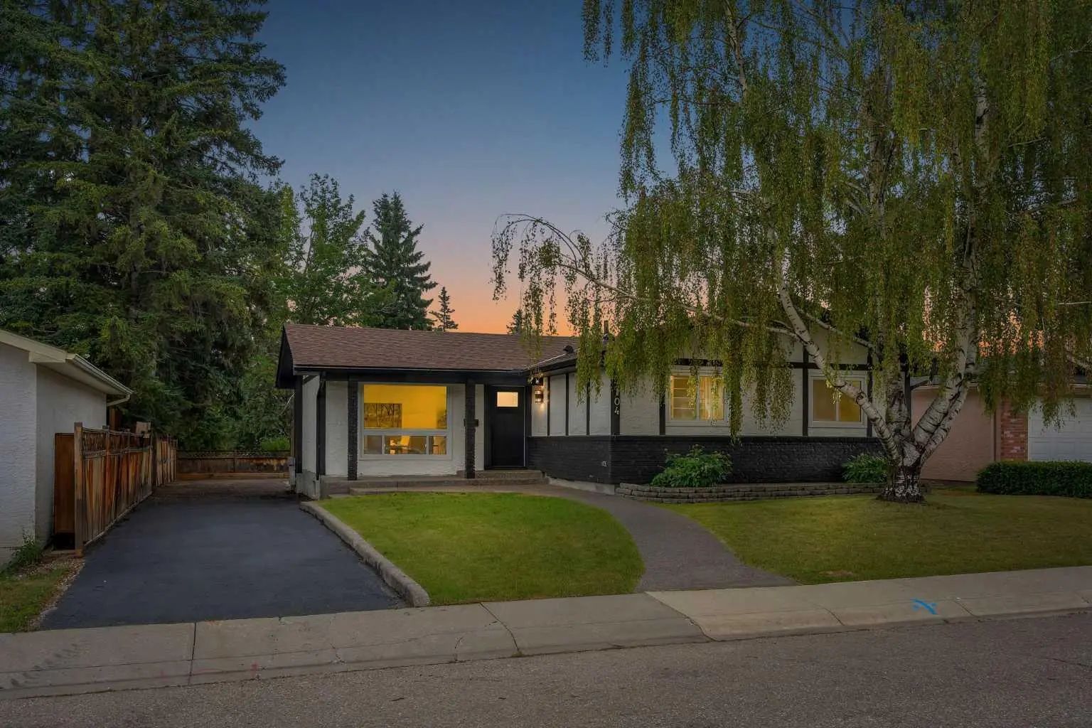 104 Oakmoor Place Southwest, Calgary – Residential Detached Listing Photo 2