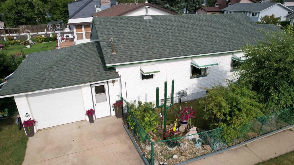 220 6 Avenue W, Hanna