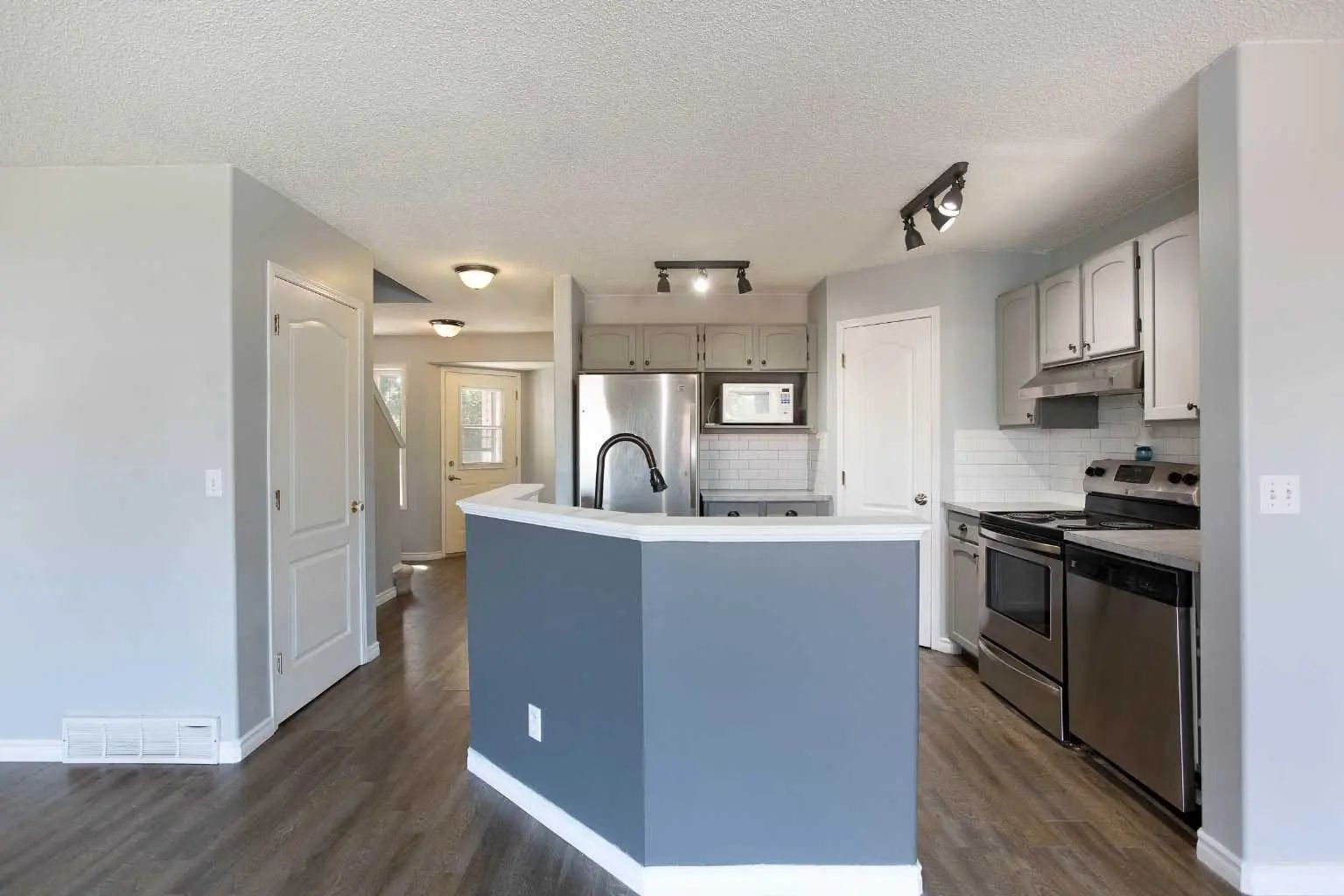 7269 Laguna Way Northeast, Calgary – Residential Detached Listing Photo 4