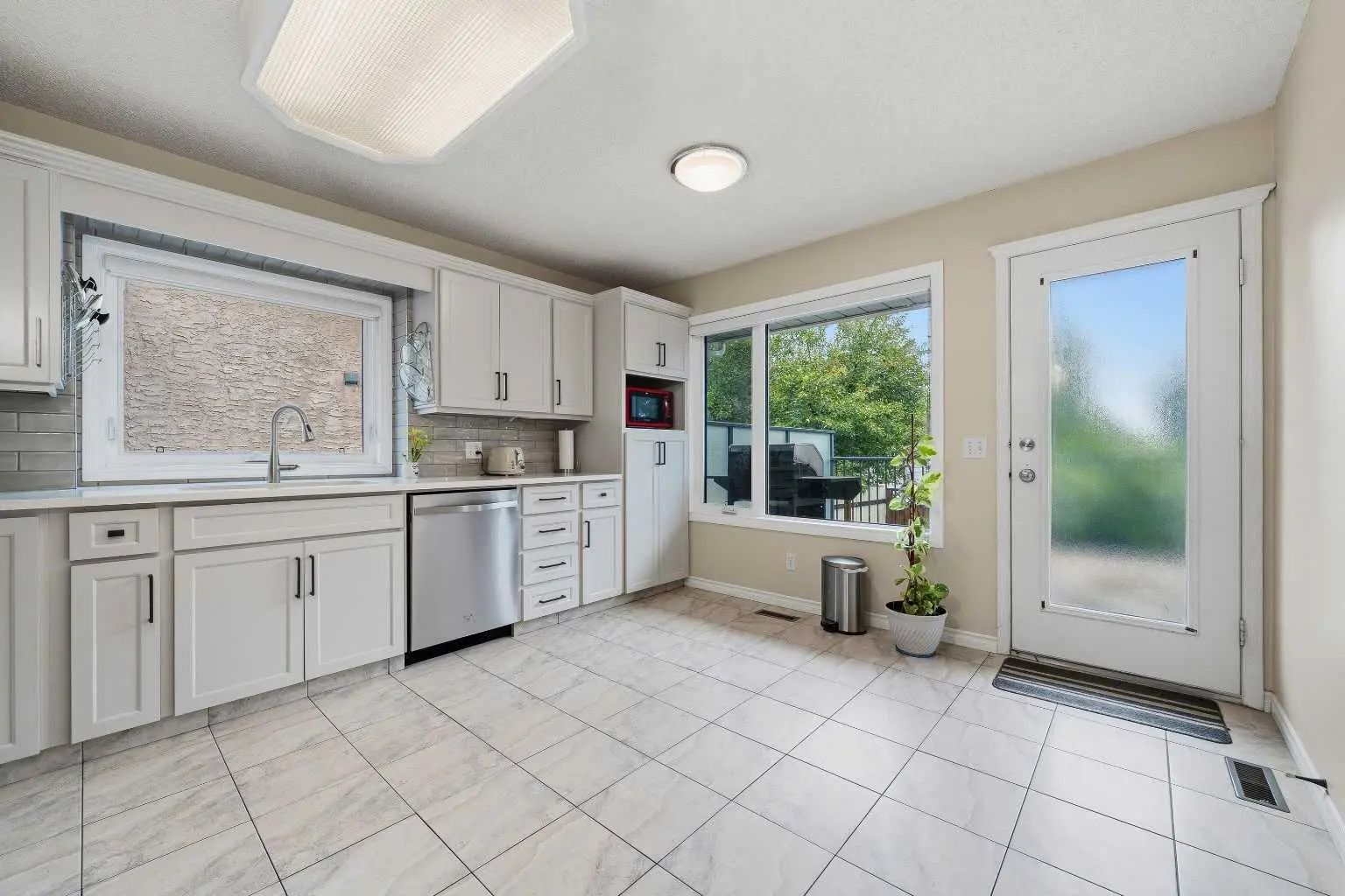 36 Shannon Circle Southwest, Calgary – Residential Detached Listing Photo 9