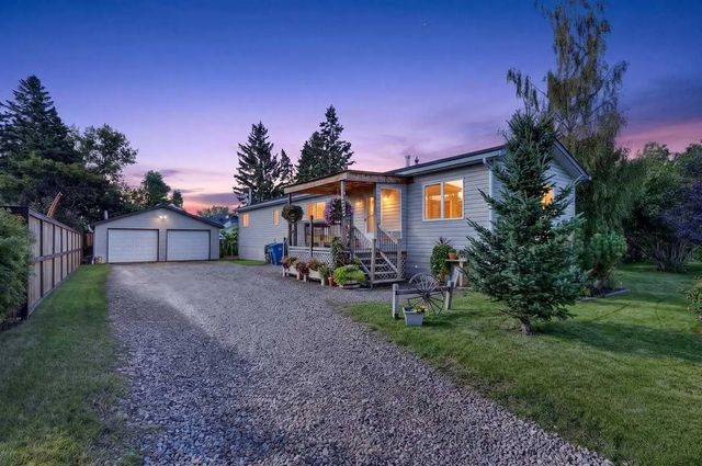 1223 Downie Street , Carstairs