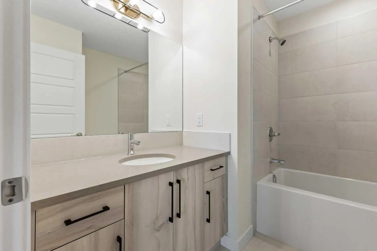 12 Waterford Glen , Chestermere – Residential Row/Townhouse Listing Photo 6