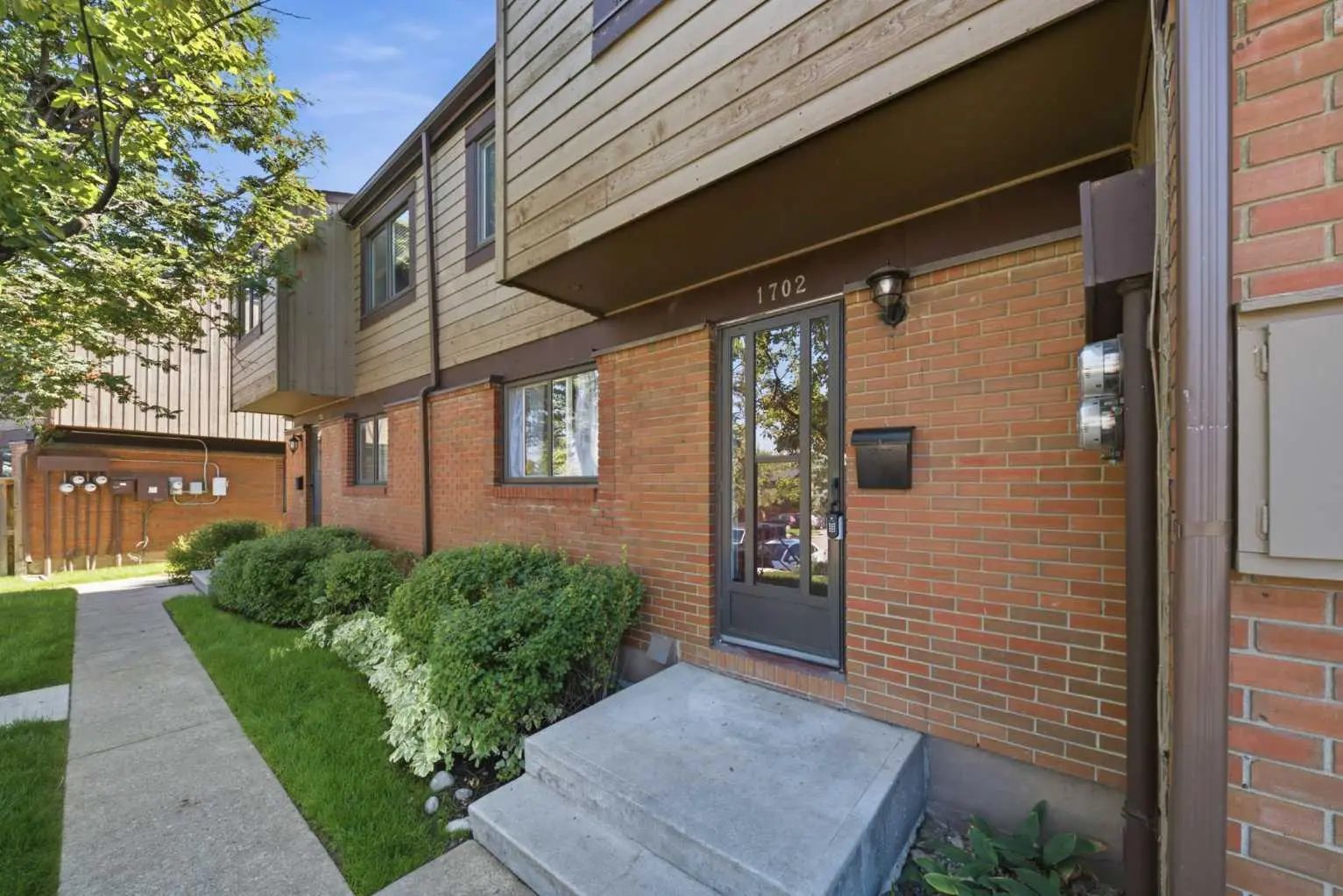 1702 9803 24 Street Southwest, Calgary – Residential Row/Townhouse Listing Photo 2