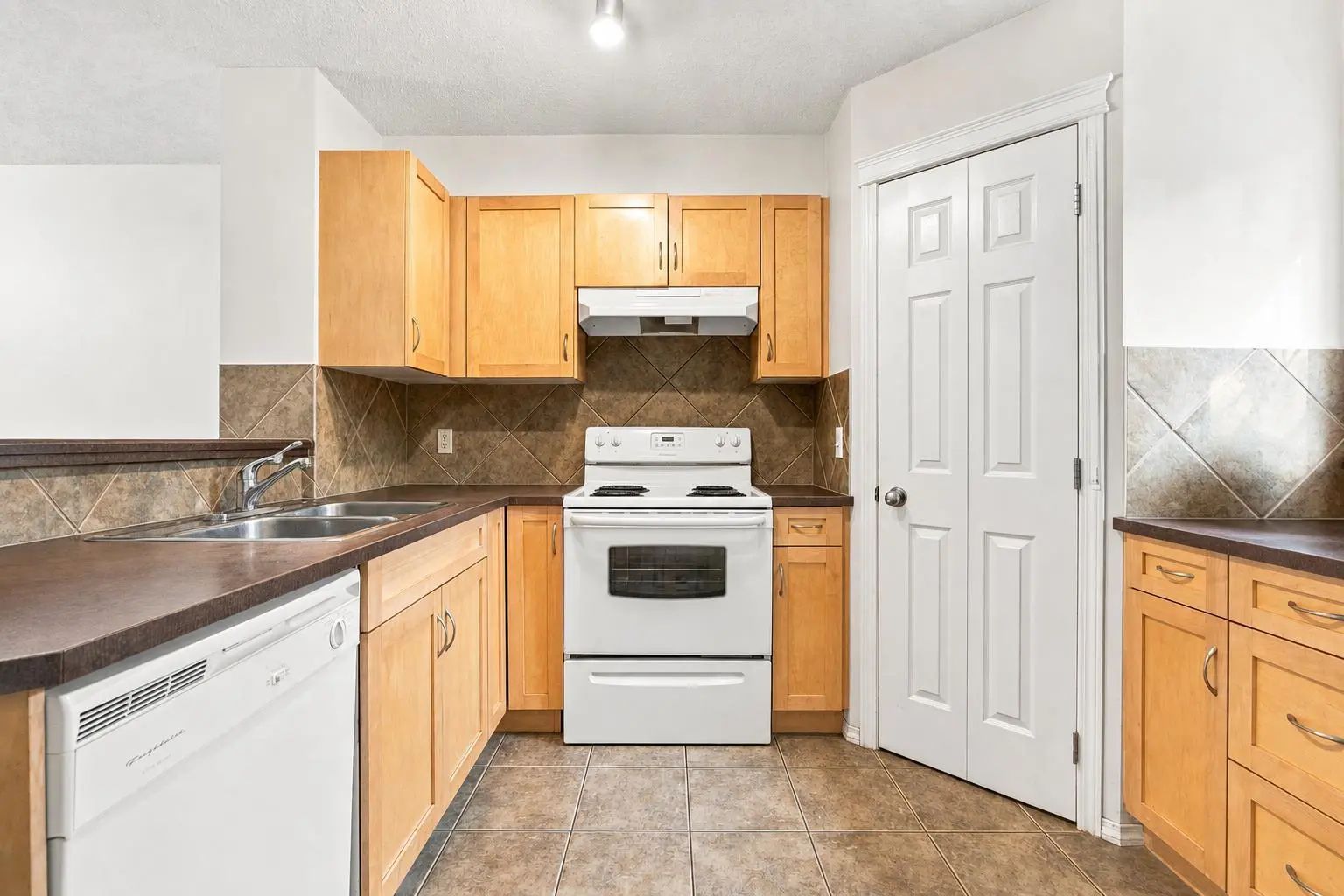 106 Panamount Drive Northwest, Calgary – Residential Row/Townhouse Listing Photo 7