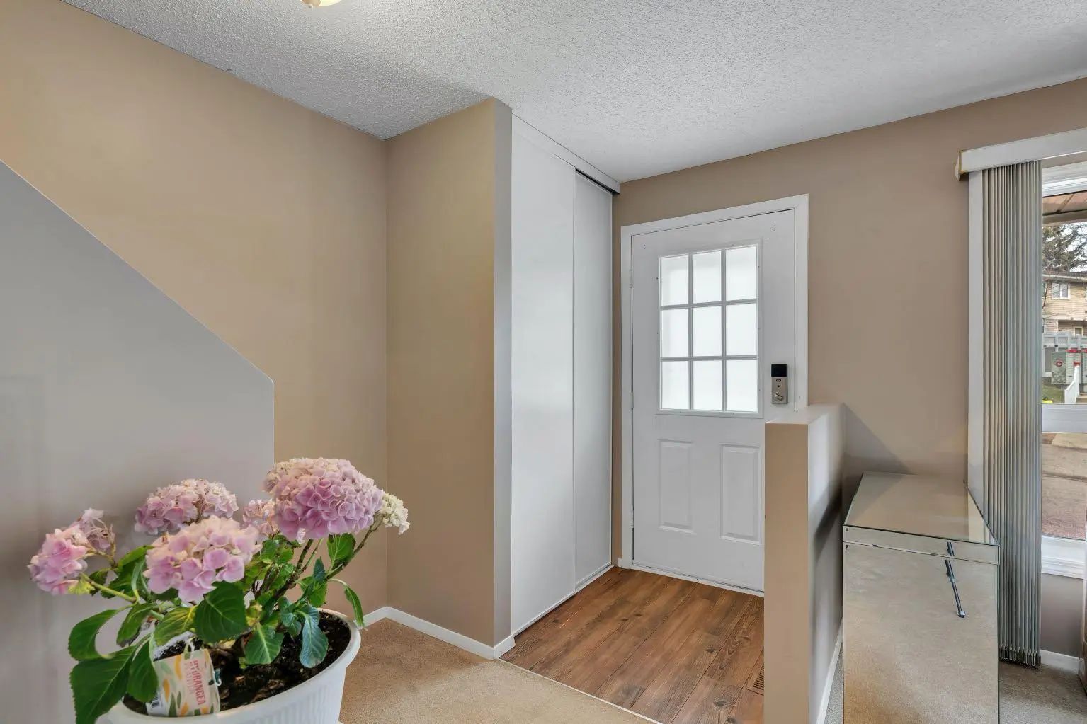 174 Woodmont Terrace Southwest, Calgary – Residential Row/Townhouse Listing Photo 2
