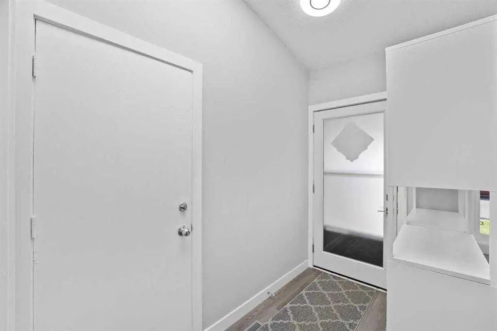 12 Cedargrove Road Southwest, Calgary – Residential Detached Listing Photo 3