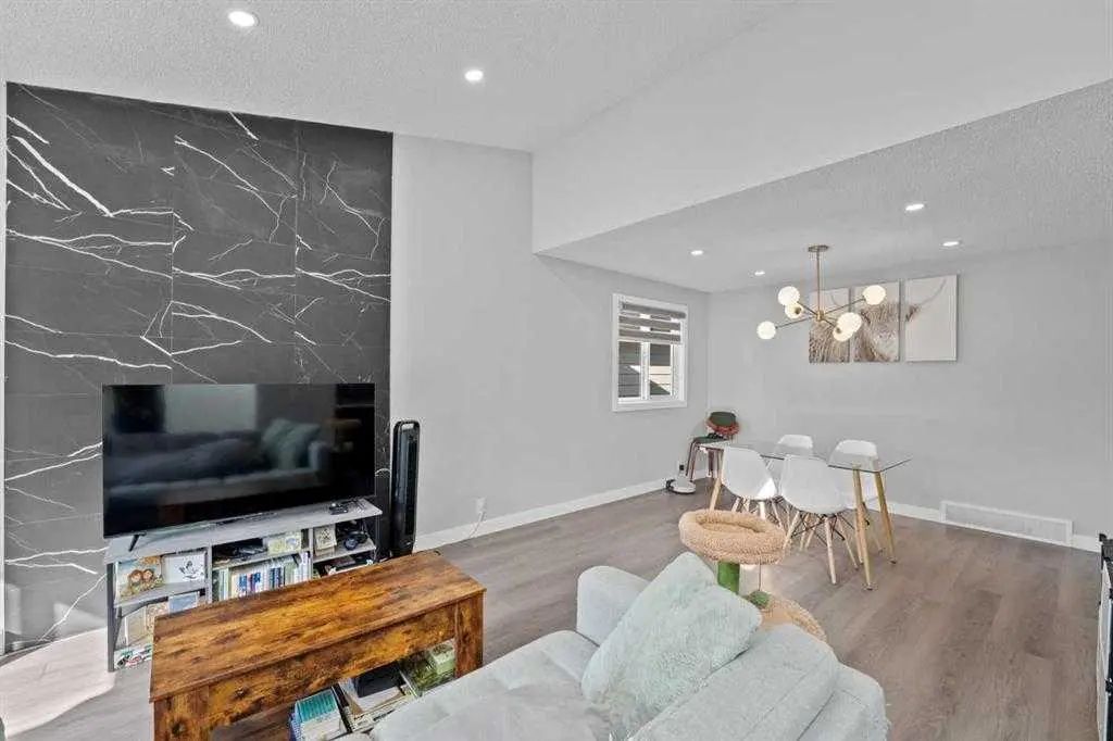 12 Cedargrove Road Southwest, Calgary – Residential Detached Listing Photo 6