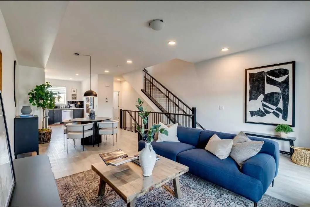 414 8235 8 Avenue Southwest, Calgary – Residential Row/Townhouse Listing Photo 2