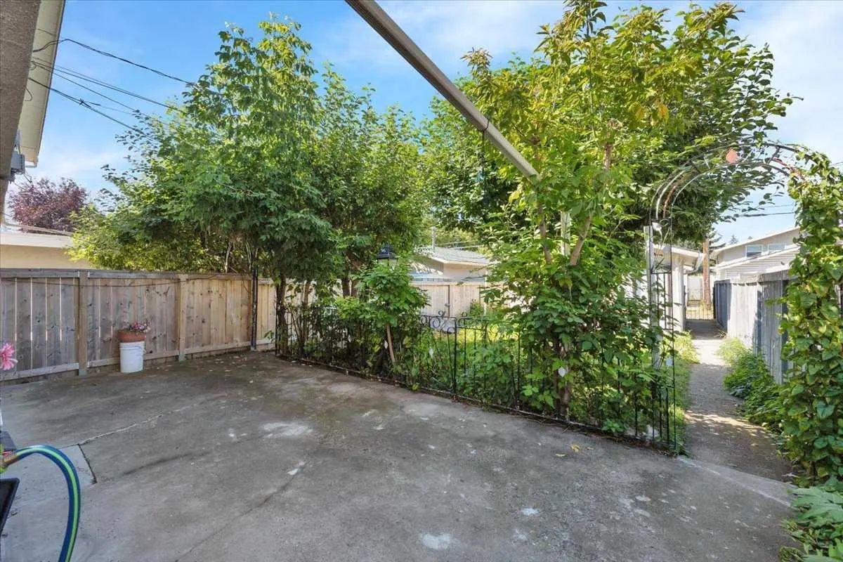 2025 40 Street Southeast, Calgary – Residential Semi Detached (Half Duplex) Listing Photo 39