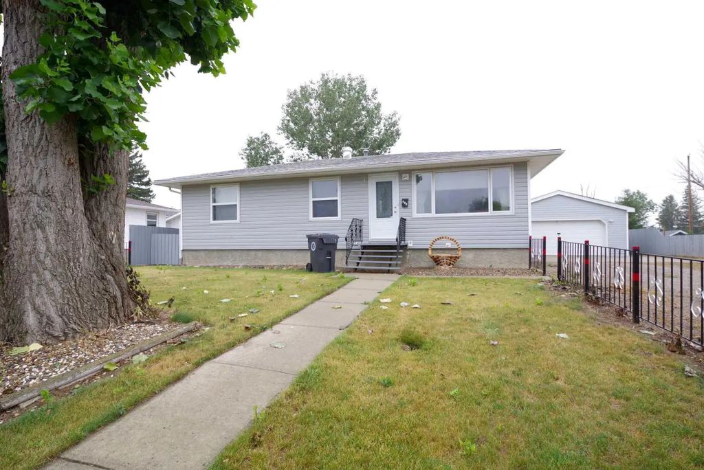310 4 Avenue , Burdett
