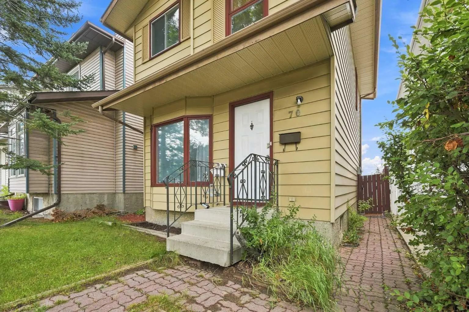 70 Edgeburn Crescent , Calgary – Residential Detached Listing Photo 2