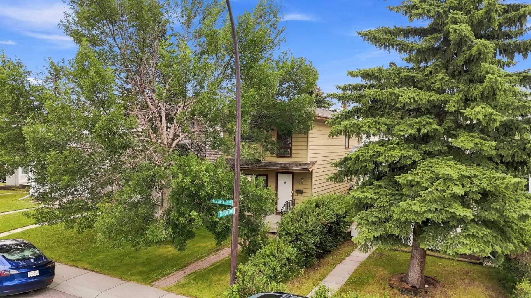 70 Edgeburn Crescent , Calgary – Residential Detached Listing Photo 3