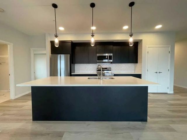 2304 42 Cranbrook Gardens Se, Calgary