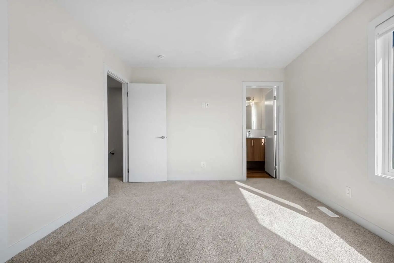 2057 Vantage Way Southwest, Airdrie – Residential Row/Townhouse Listing Photo 18