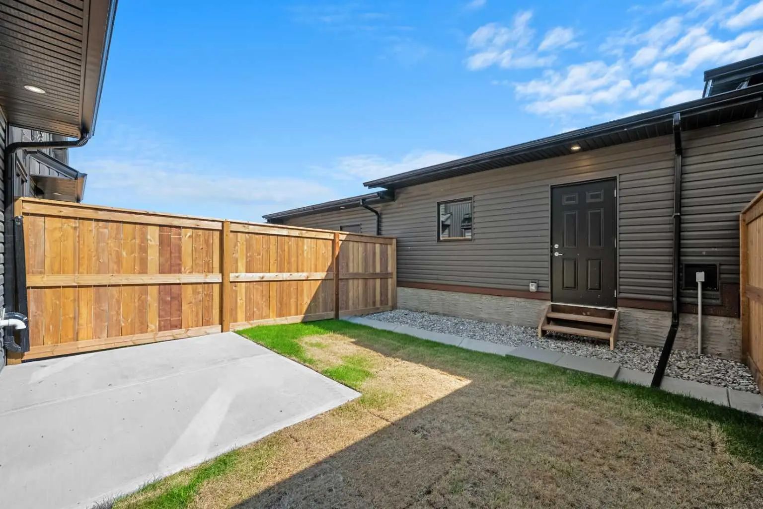2057 Vantage Way Southwest, Airdrie – Residential Row/Townhouse Listing Photo 30
