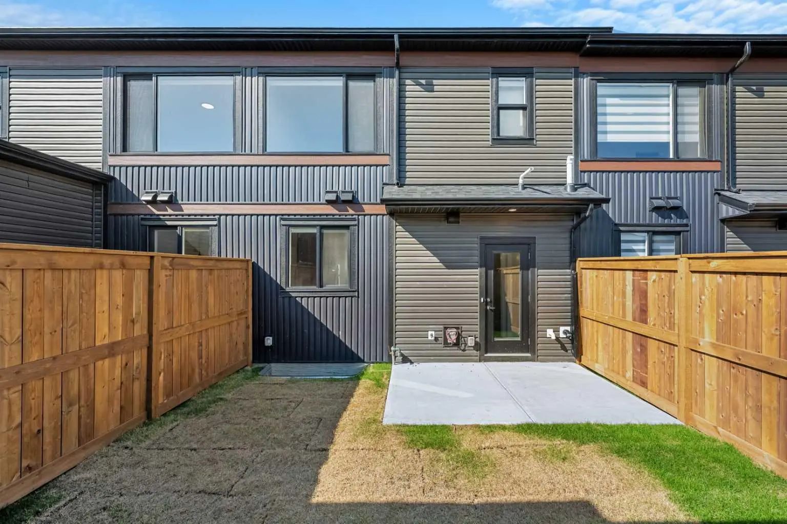 2057 Vantage Way Southwest, Airdrie – Residential Row/Townhouse Listing Photo 32