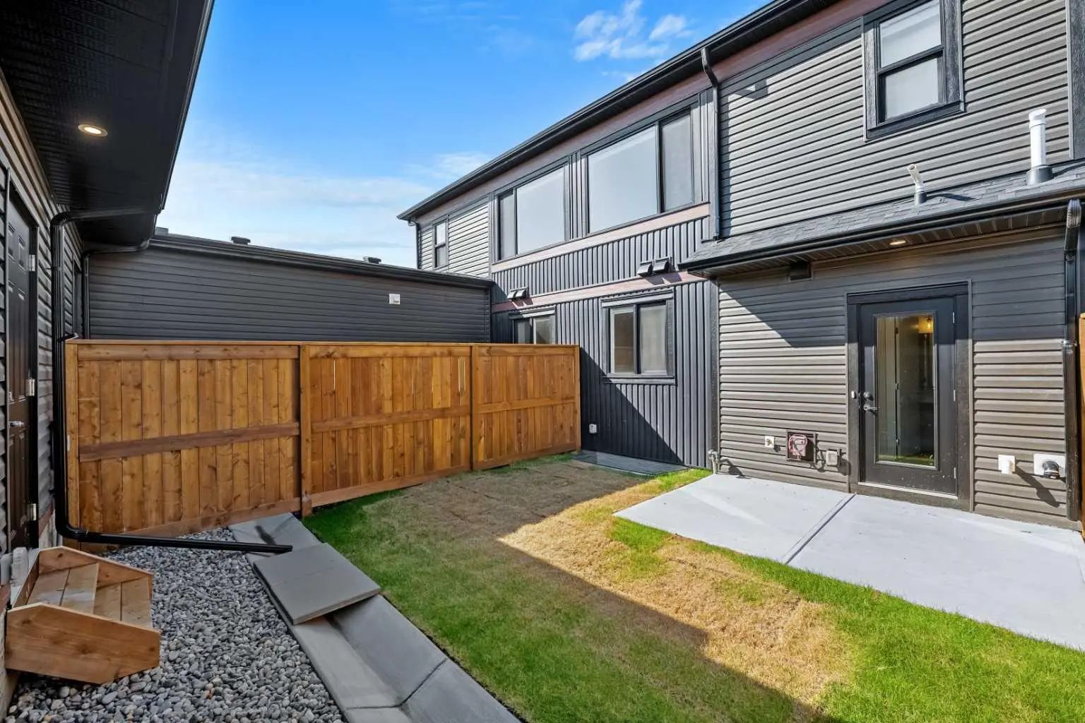 2057 Vantage Way Southwest, Airdrie – Residential Row/Townhouse Listing Photo 33