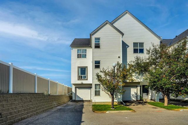 28 200 Hidden Hills Terrace Nw, Calgary