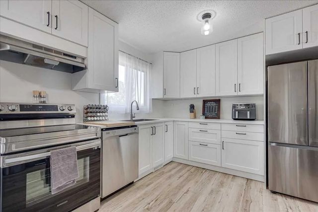 22 Greenham Drive , Red Deer
