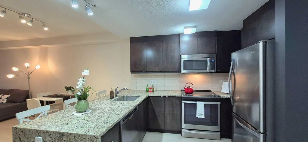 206 15 Aspenmont Heights Sw, Calgary