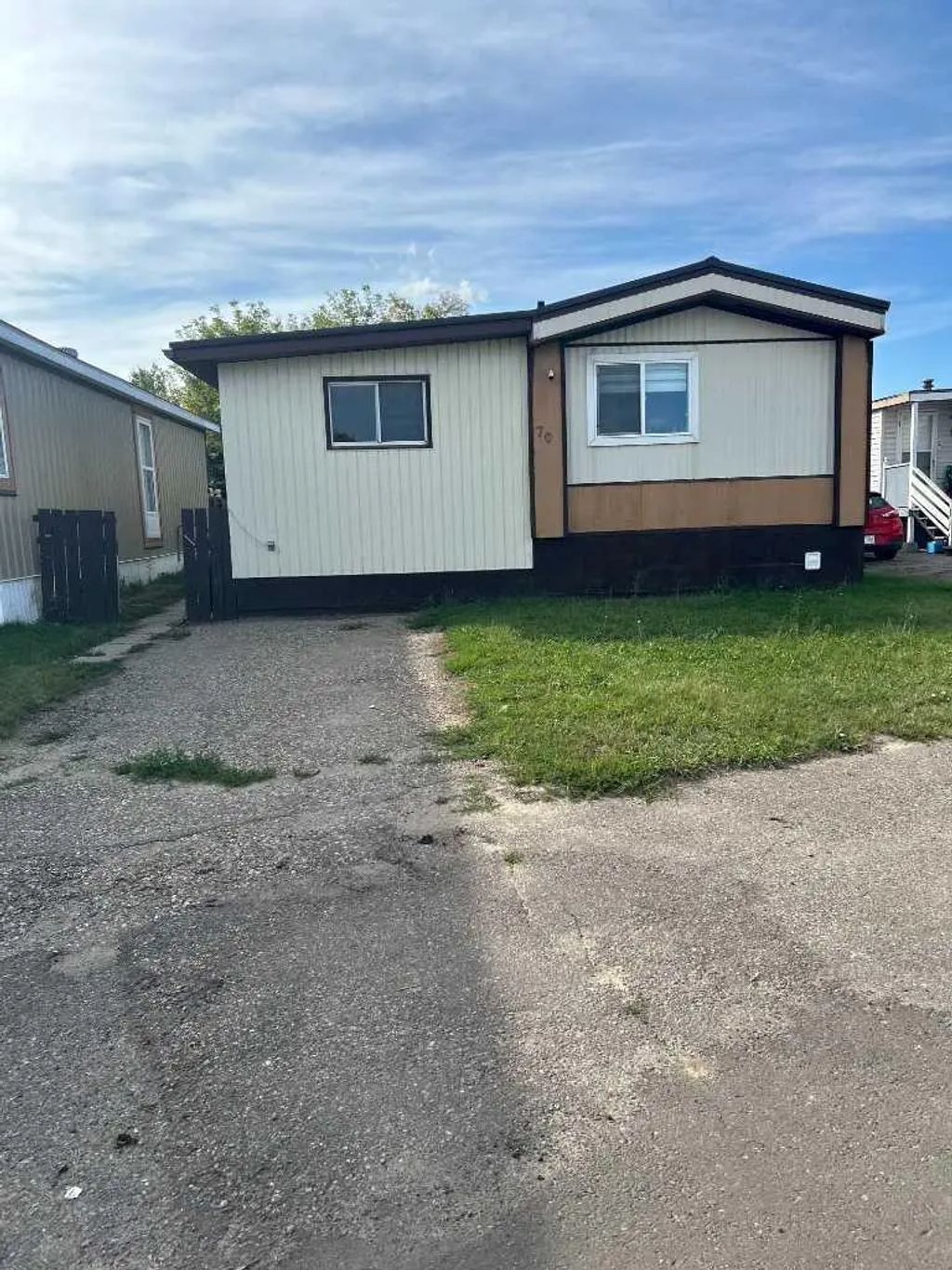 70 Manor Park Crescent E, Brooks
